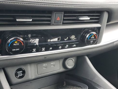 Used 2025 Nissan Rogue SV AWD/4WD image 31