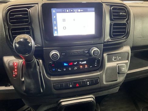 Used 2025 RAM ProMaster 2500 w/ Convenience Group FWD image 17