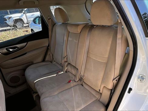 Used 2015 Nissan Rogue S image 19