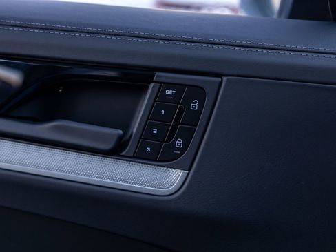New 2026 Porsche Cayenne Coupe AWD/4WD image 43