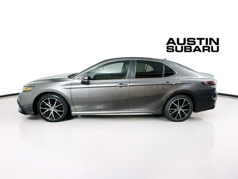 Used 2022 Toyota Camry SE FWD image 4