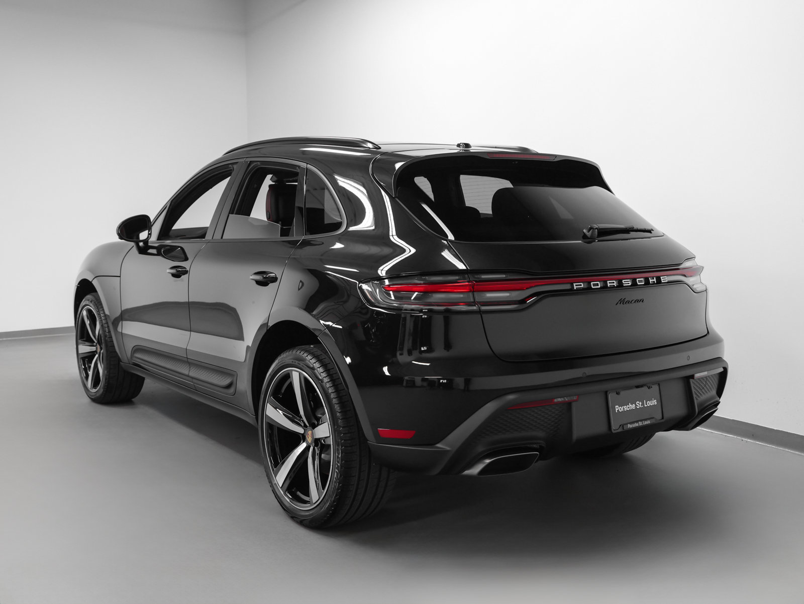 Certified 2026 Porsche Macan AWD/4WD image 3