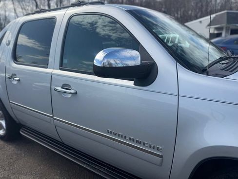 Used 2013 Chevrolet Avalanche LTZ AWD/4WD image 39