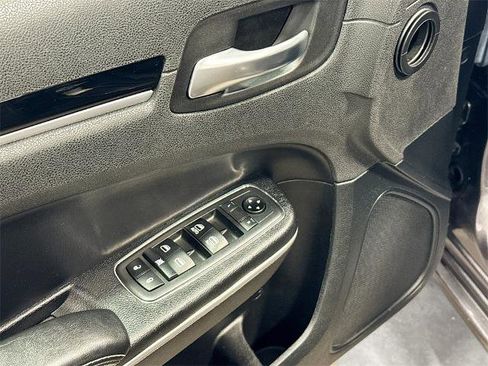 Used 2019 Chrysler 300 S image 15