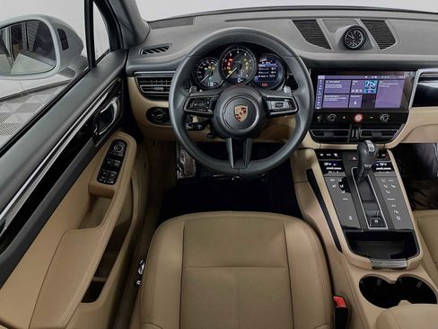 Certified 2025 Porsche Macan image 24