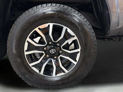 Used 2020 Toyota Tacoma SR5 AWD/4WD image 37