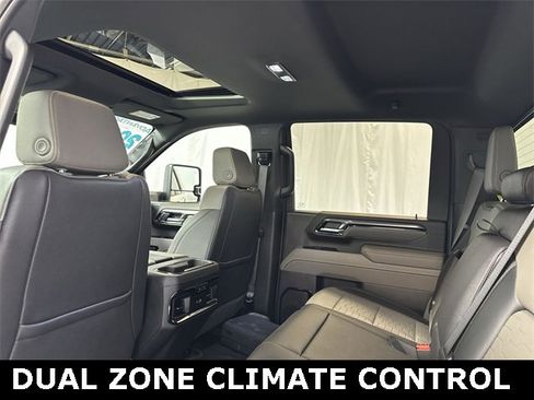 Used 2025 Chevrolet Silverado 2500 ZR2 w/ Technology Package image 14