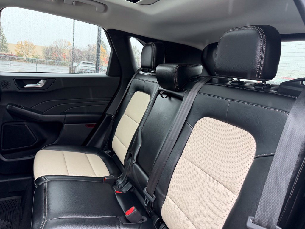 Used 2022 Ford Escape Titanium w/ Titanium Elite Package AWD/4WD image 30