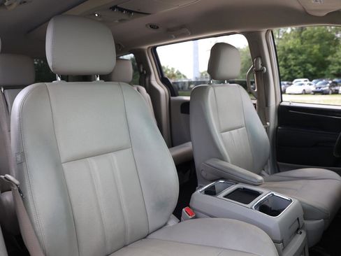 Used 2013 Chrysler Town & Country Touring FWD image 16