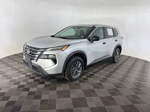 Certified 2024 Nissan Rogue S FWD image 3