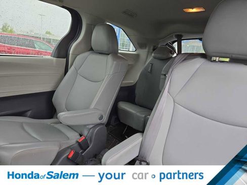 Used 2021 Toyota Sienna XLE w/ XLE Plus Package FWD image 13