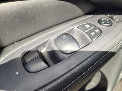 Used 2020 Nissan Pathfinder S FWD image 27
