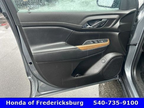 Used 2021 GMC Acadia SLE w/ Driver Convenience Package image 9