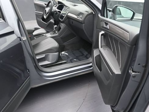 Used 2023 Volkswagen Tiguan SE FWD image 14