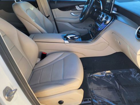 Used 2017 Mercedes-Benz GLC 300 4MATIC image 22