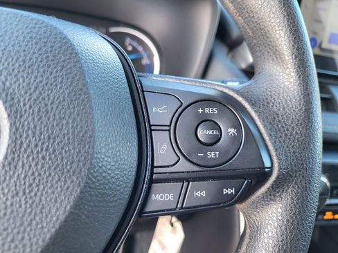 Used 2025 Toyota RAV4 LE image 27