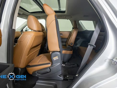 Used 2022 Nissan Pathfinder Platinum AWD/4WD image 29