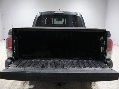 Used 2021 Toyota Tacoma TRD Sport w/ Technology Package image 4