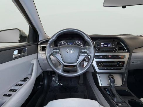 Used 2017 Hyundai Sonata SE FWD image 17