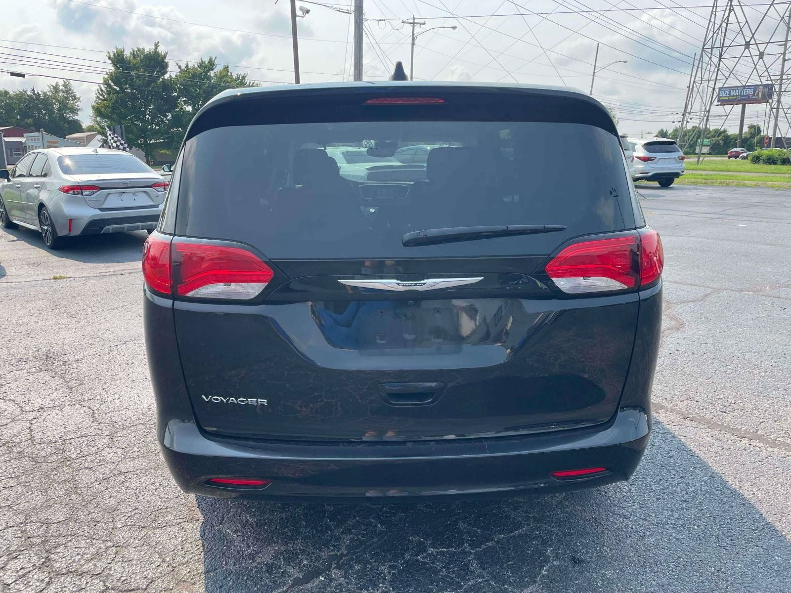 Used 2023 Chrysler Voyager LX FWD image 6