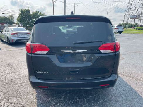 Used 2023 Chrysler Voyager LX FWD image 6