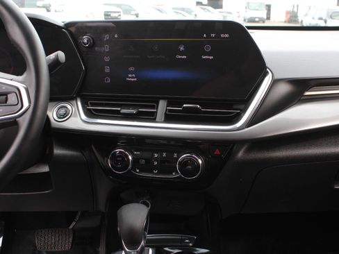 Used 2024 Chevrolet Trax ACTIV w/ Sunroof Package FWD image 13