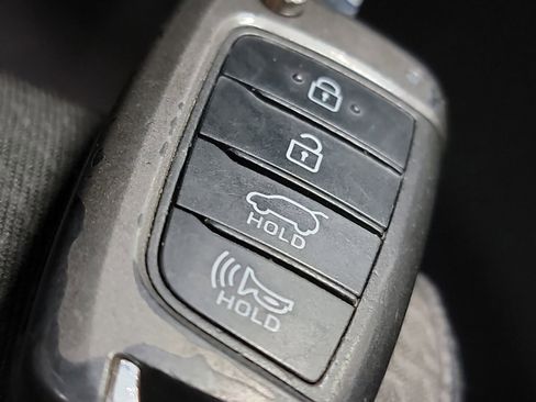 Used 2018 Hyundai Elantra GT image 31