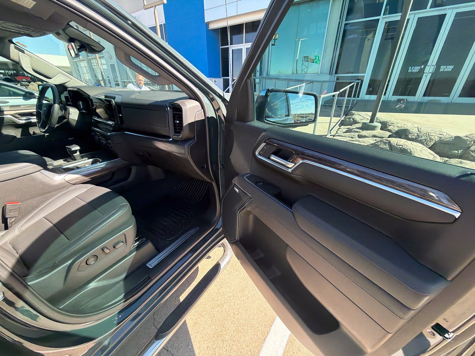 Used 2025 Chevrolet Silverado 1500 LTZ RWD image 23