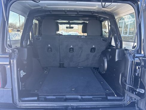 Used 2021 Jeep Wrangler Unlimited Sahara w/ Uconnect 4C Nav & Sound Group image 6