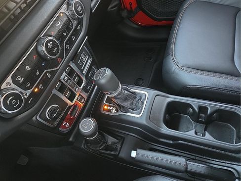 Used 2025 Jeep Wrangler Unlimited Rubicon 392 AWD/4WD image 25