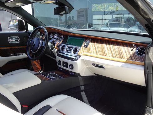 Used 2015 Rolls-Royce Wraith RWD image 20