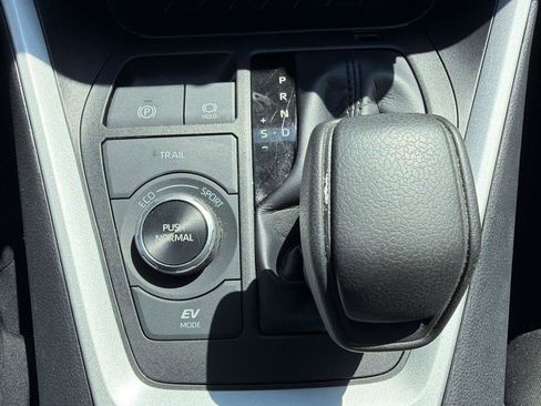 Used 2025 Toyota RAV4 XLE AWD/4WD image 24