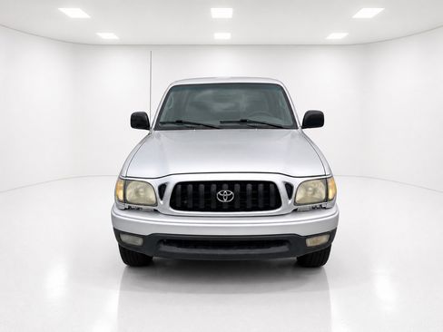 Used 2001 Toyota Tacoma PreRunner RWD image 3