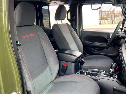 Used 2024 Jeep Wrangler Unlimited Rubicon w/ Technology Group image 8