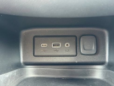 Used 2020 Chevrolet Equinox LT w/ Driver Convenience Package AWD/4WD image 3