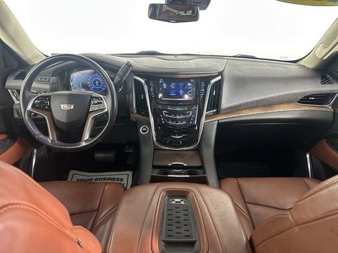 Used 2017 Cadillac Escalade ESV Luxury image 16