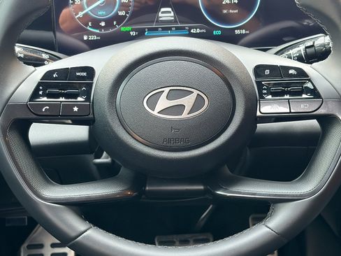 Used 2025 Hyundai Elantra SEL FWD image 14
