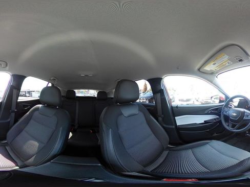 Used 2025 Chevrolet Trax LT FWD image 43