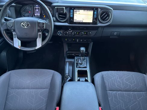 Used 2018 Toyota Tacoma TRD Off-Road w/ Technology Package image 13