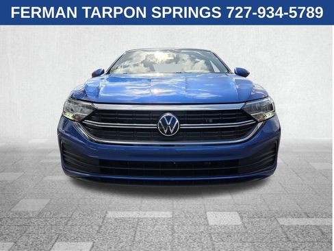 Used 2024 Volkswagen Jetta SE FWD image 2