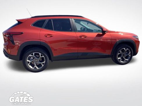 Used 2024 Chevrolet Trax LT w/ Driver Confidence Package FWD image 10