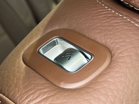 Used 2024 Mercedes-Benz GLS 450 4MATIC image 20