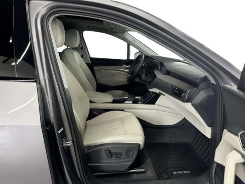 Used 2022 Audi e-tron Premium Plus image 12