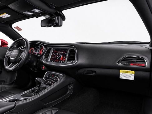 Used 2018 Dodge Challenger SRT Hellcat RWD image 24
