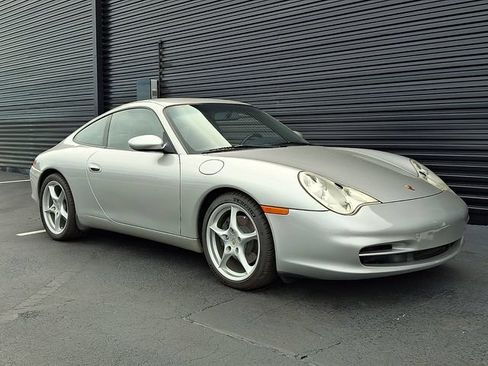 Used 2002 Porsche 911 Carrera RWD image 9