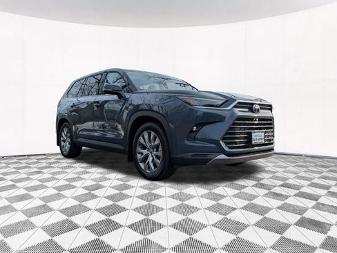 Used 2025 Toyota Grand Highlander AWD Hybrid image 18