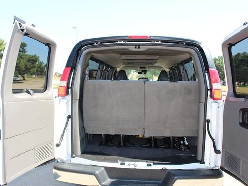 Used 2020 Chevrolet Express 3500 LT w/ LT Preferred Equipment Group RWD image 9