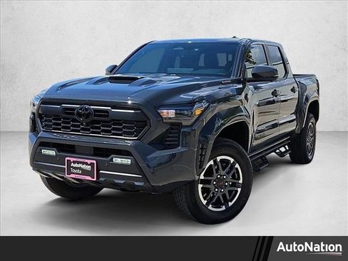 Used 2025 Toyota Tacoma TRD Sport image 1