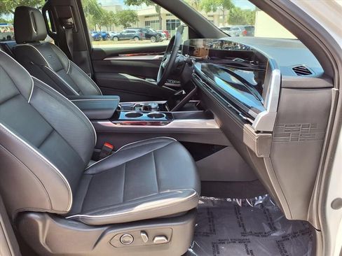 Used 2025 Cadillac Escalade ESV Sport w/ LPO, ONYX Package RWD image 9