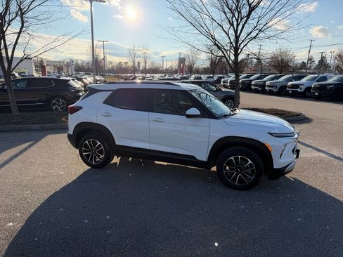 Used 2025 Chevrolet TrailBlazer LT w/ Driver Confidence Package image 4